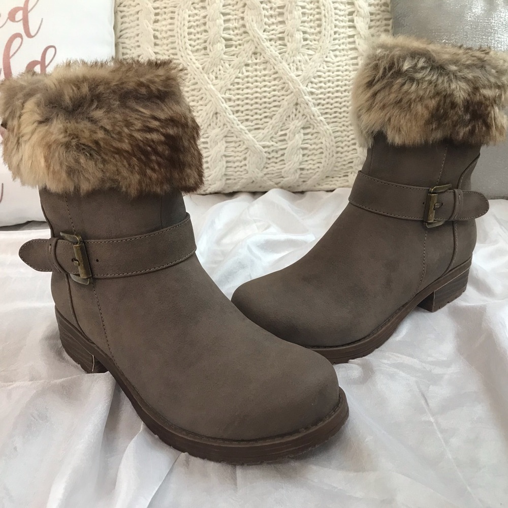 *BRAND NEW IN BOX NEVER WORN* Steve Madden Boots